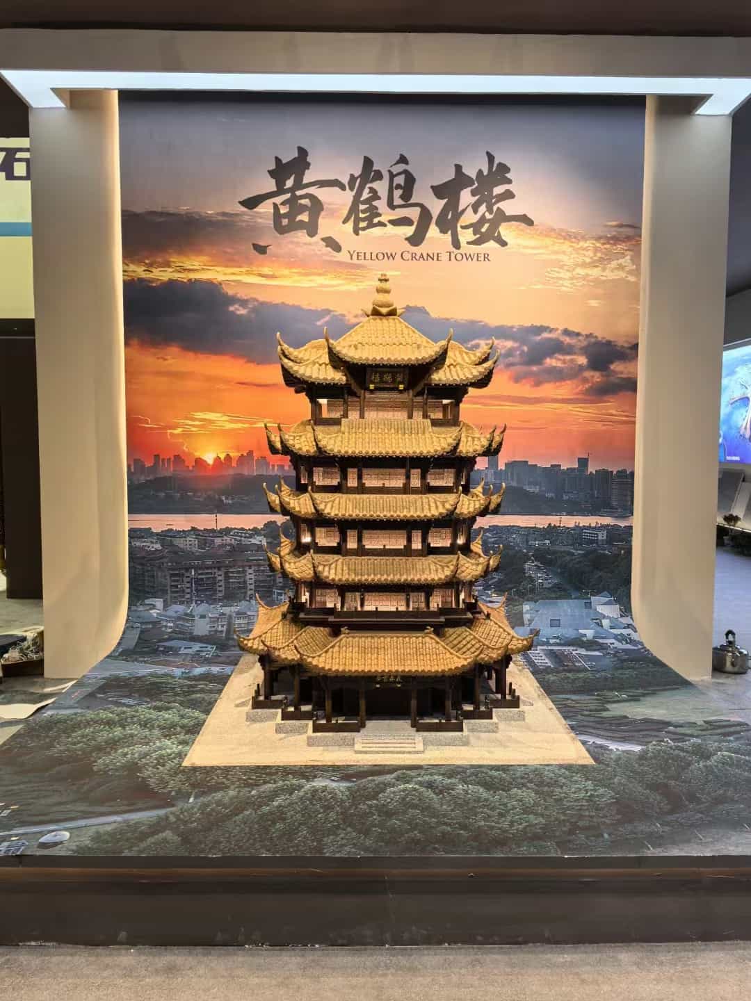 景德镇仿古石文创作品-黄鹤楼