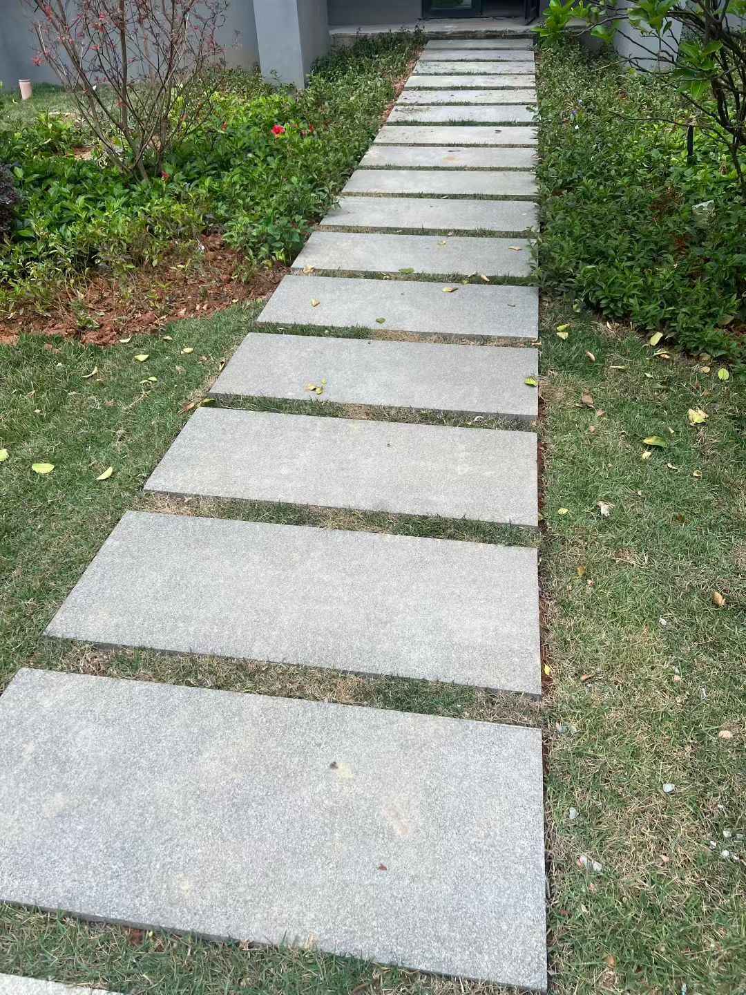景德镇 芝麻黑小区踏步、汀步石铺装效果