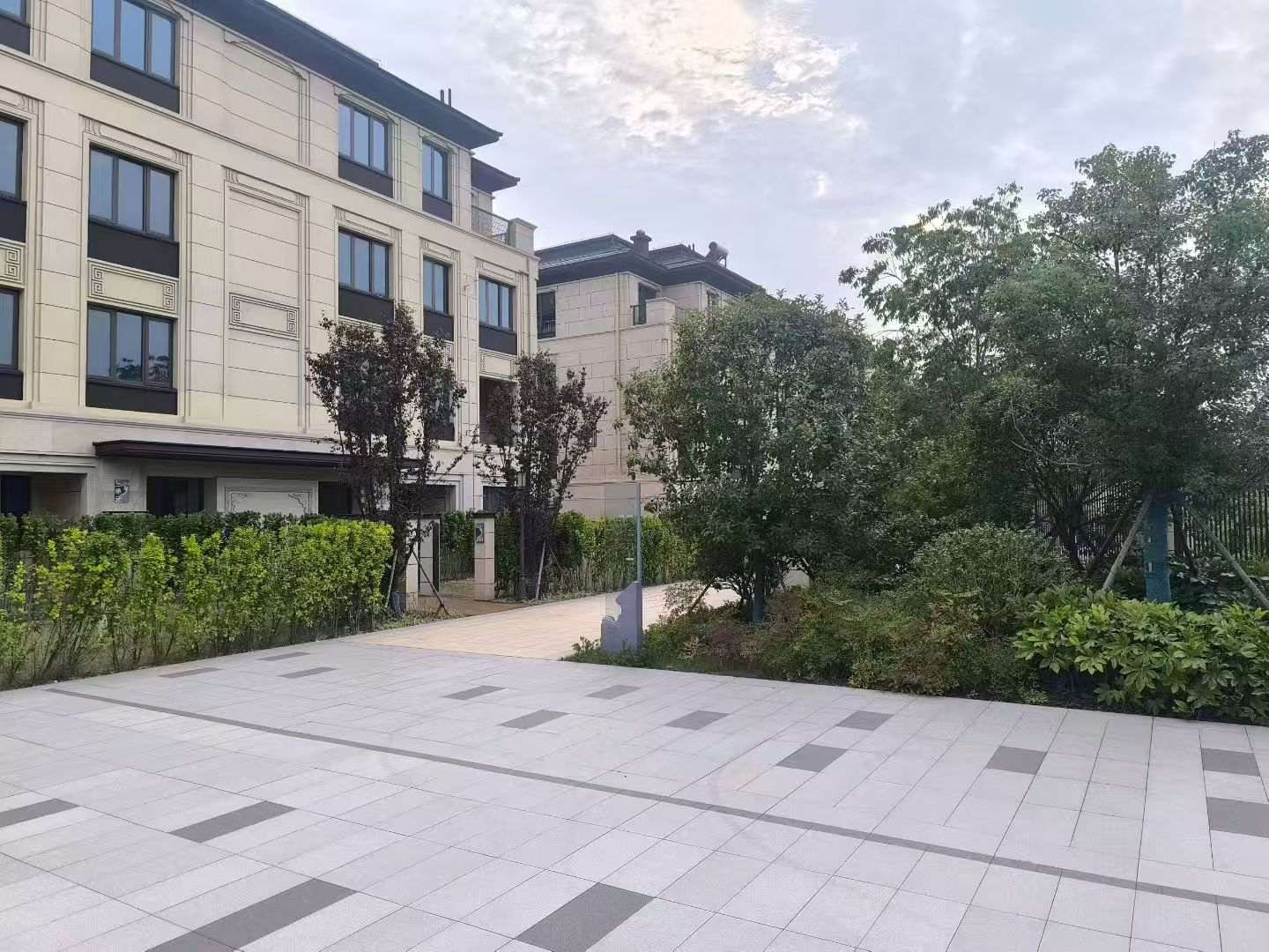 景德镇 芝麻白与芝麻白搭配铺装，尺寸1200*600